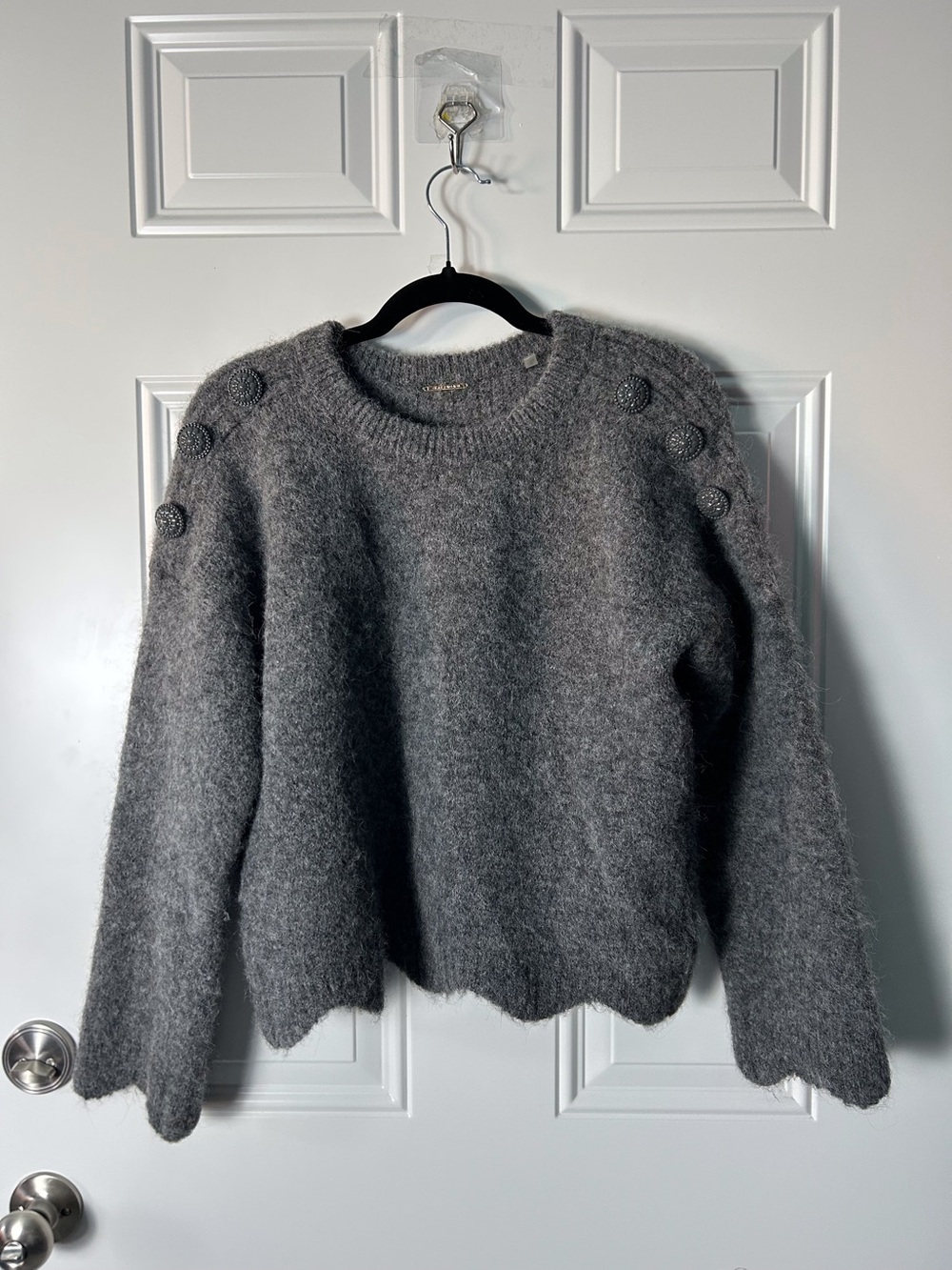 Boxy Soft Gray Alpaca Blend Pullover Sweater Big Button Accents Scalloped Hem M
